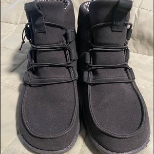 Hey Dude boot size 9